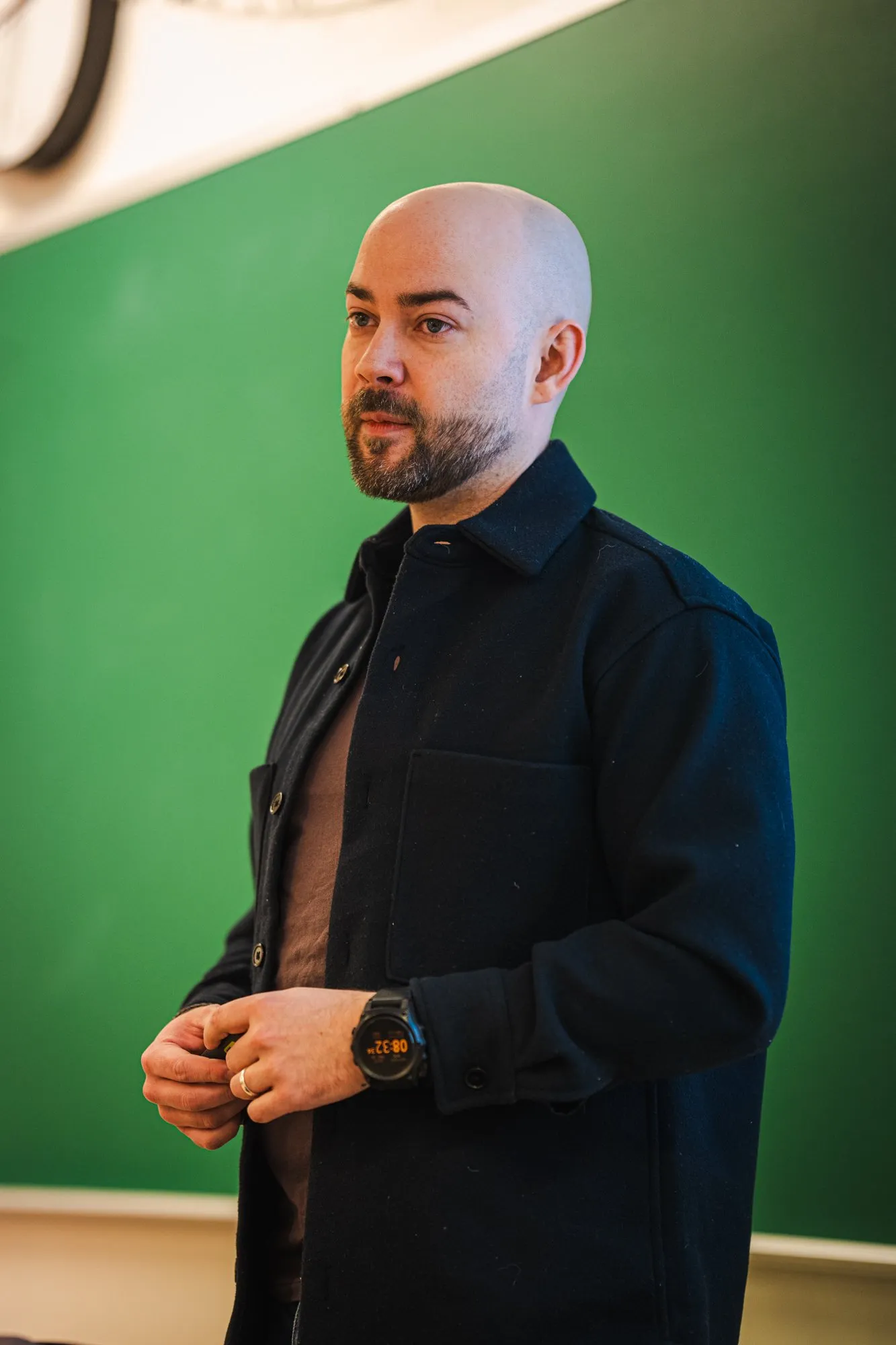 Morten Selfors fra SIF, Nord Universitet har en innledning om bærekraft og entrepenørskap for EBU elevene ved KVN Nesna.