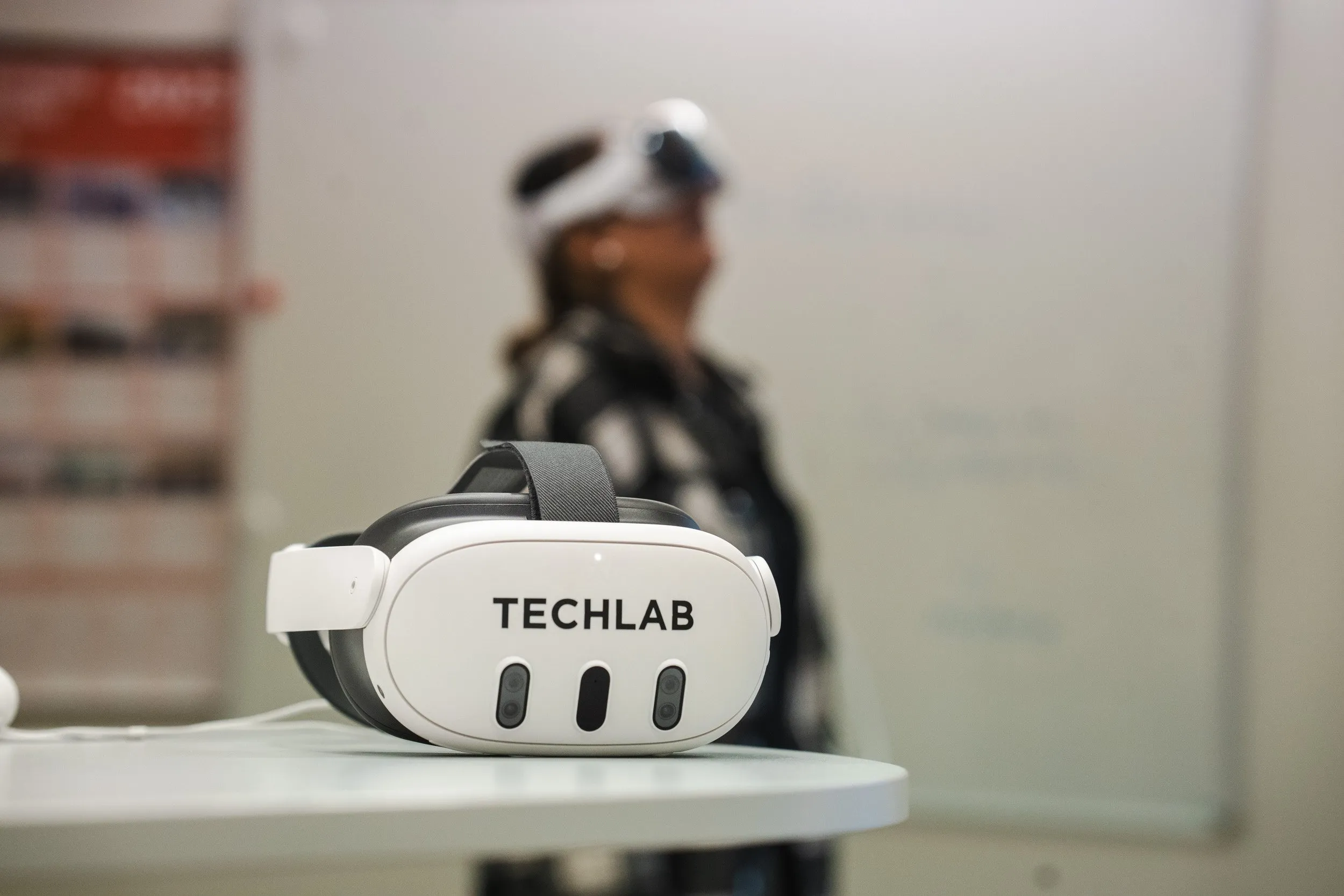 Student tester Apple Vision ProCredit TECHLAB