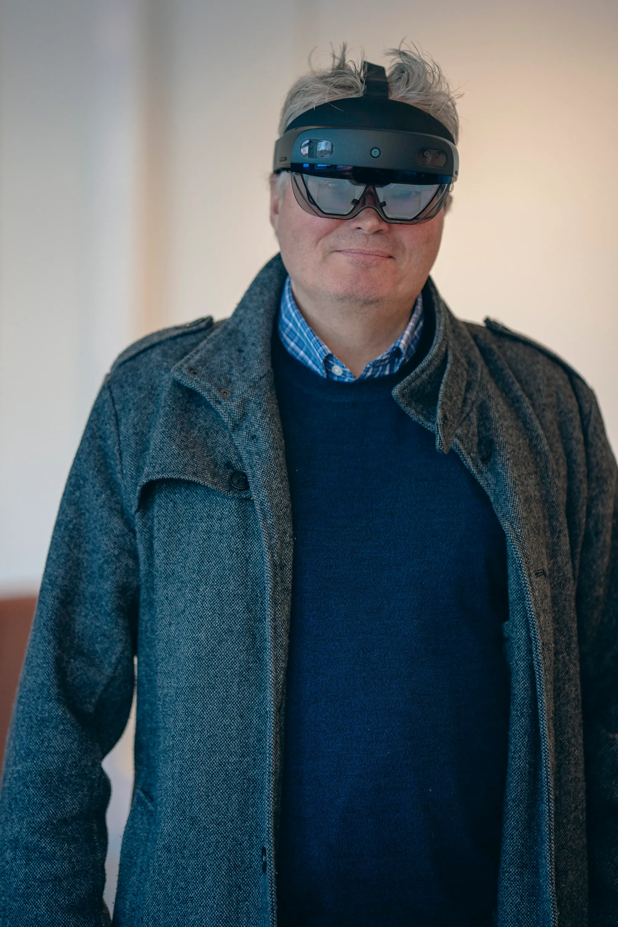 Arne Steinmoeggen tester Hololens 2Teknologi som kan brukes i dag. Blant annet meget godt egnet for demonstrasjoner av maskiner under nettundervisning.📷 TECHLAB, Kay Tomas F. Bertheussen